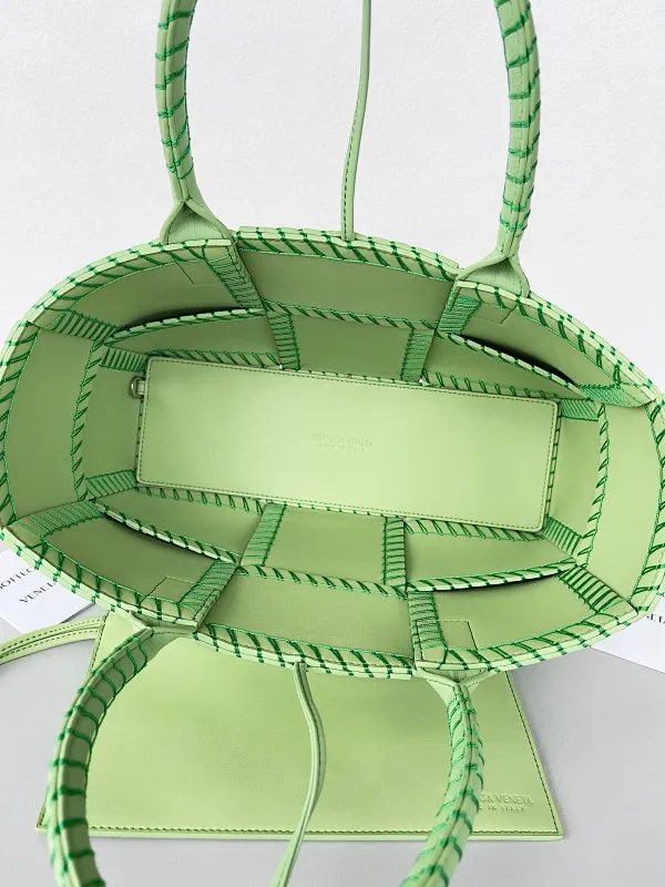 All categories 💚 Authentic bags 💚 BV 2025 new style 𝗕𝗼𝘁𝘁𝗲𝗴𝗮 𝗩𝗲𝗻𝗲𝘁𝗮 Tote bag